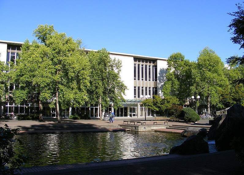 维多利亚大学